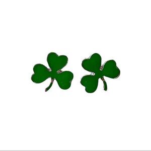 Saint Patrick’s Day Heart Shaped Lucky Clover Stud Earrings Green Silver Tone OS